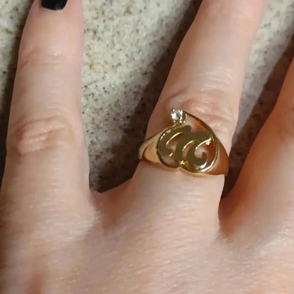 💙🌹Gold-plated letter "W" ring. yellow with faux diamond - Picture 10 of 11